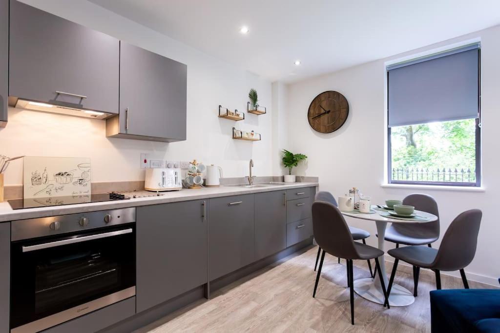 Polly'S Place Apartment Taunton & Free Off Road Parking & Wifi Luaran gambar